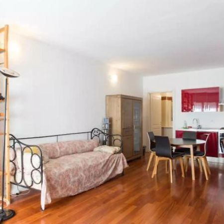 Vintage Apartment In Corvetto Area Milan Extérieur photo